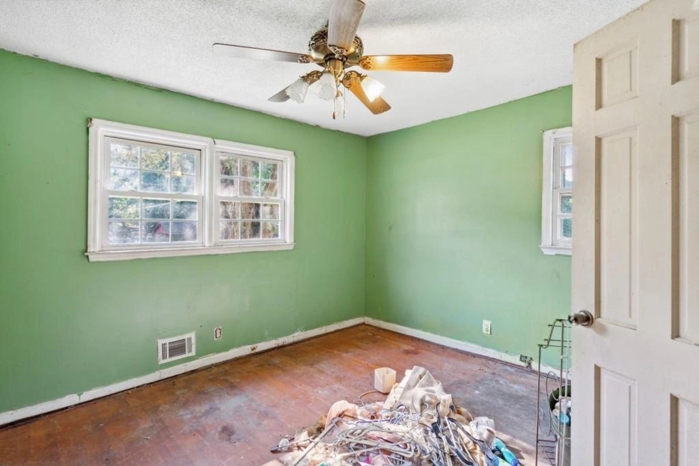 Original bedroom with green walls