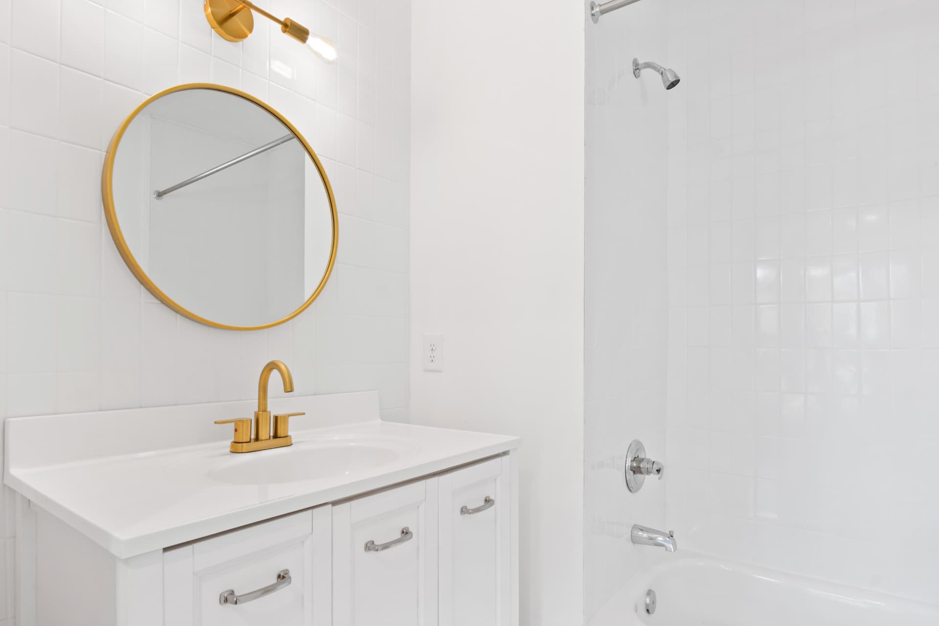 Secondary bath vanity and tub