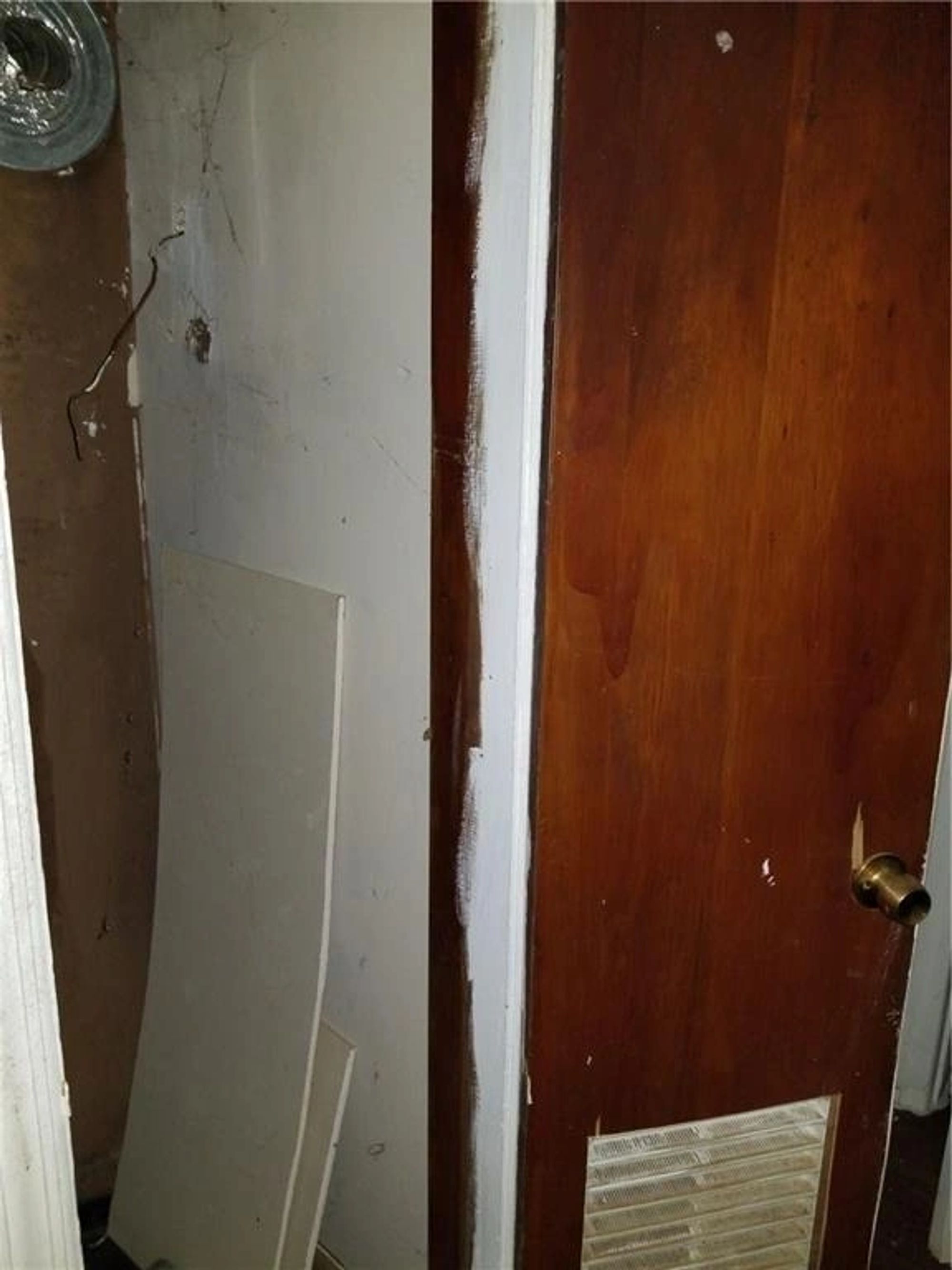 Original living room before renovation