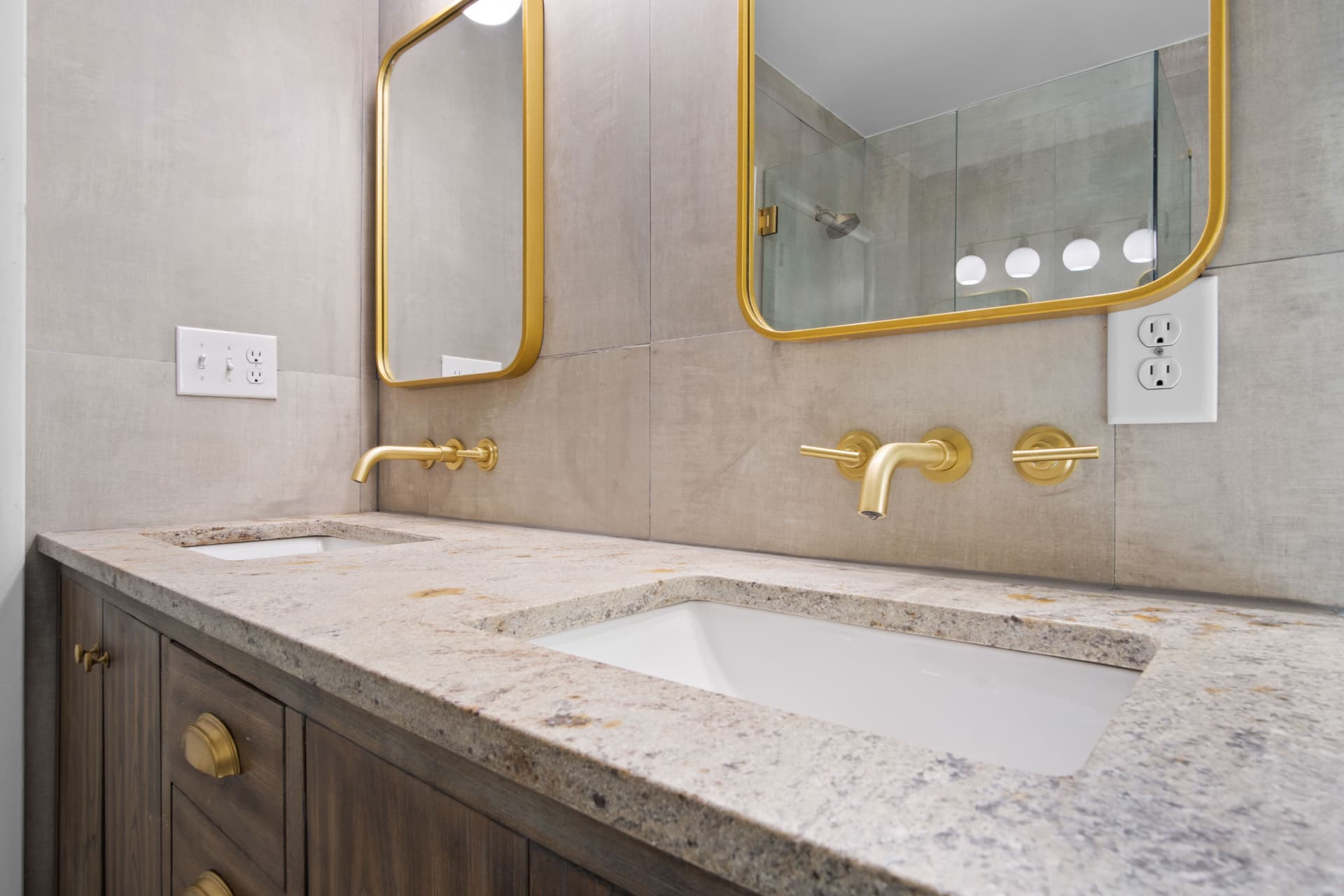 Primary bath vanity detail