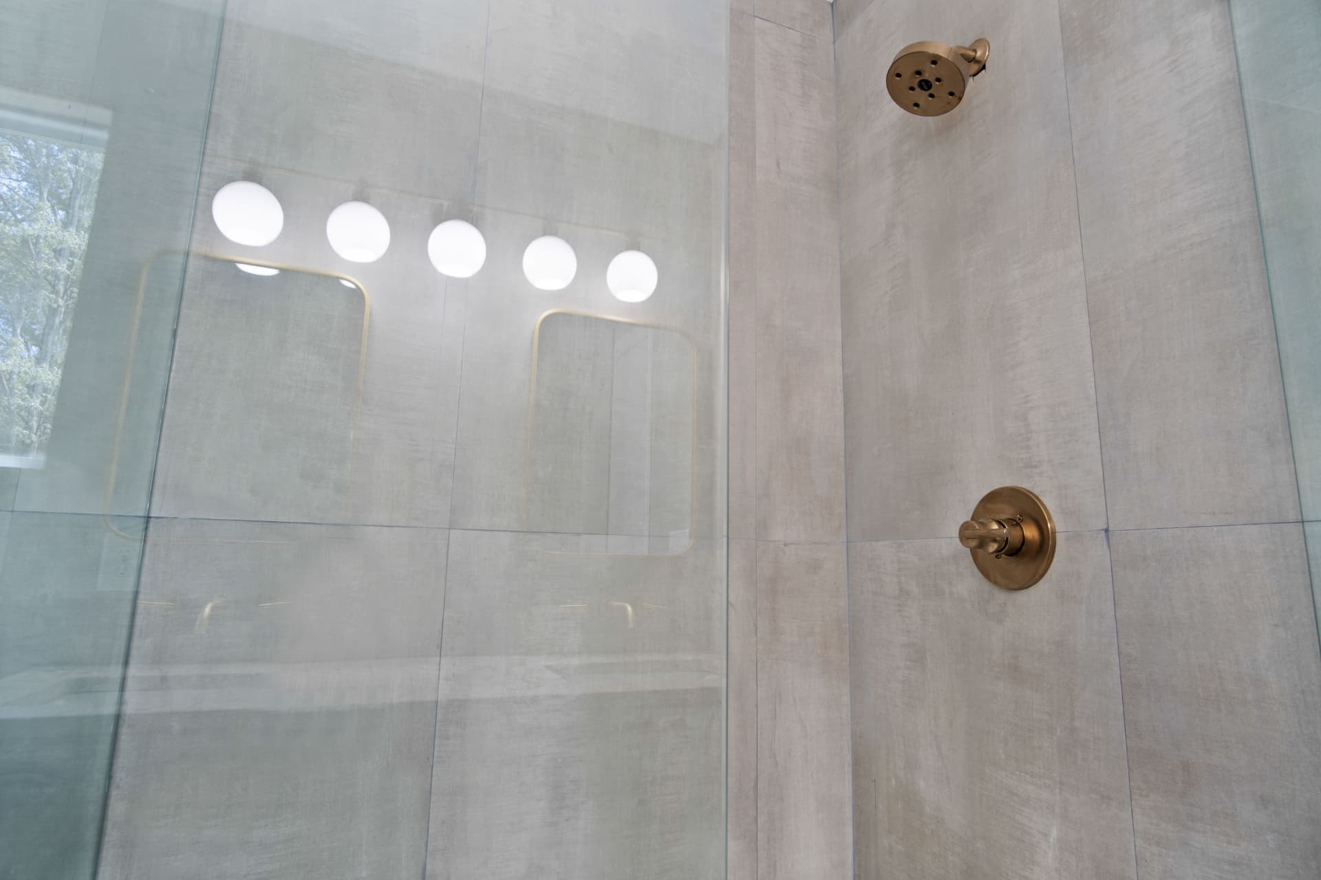 Walk-in shower glass detail