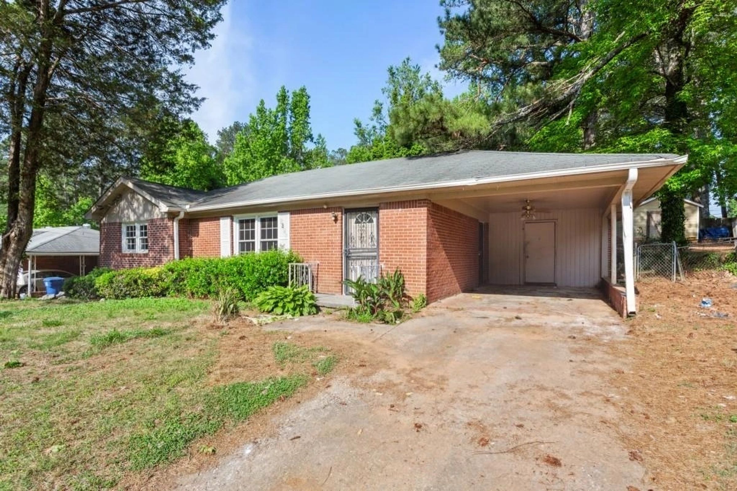 El Paso house exterior before renovation